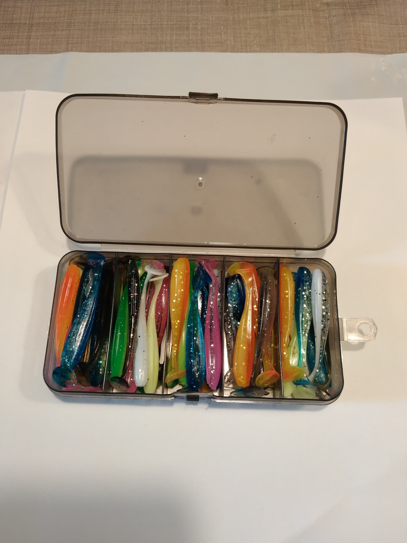 Lot de 60 leurres souples paddle tail 6 cm