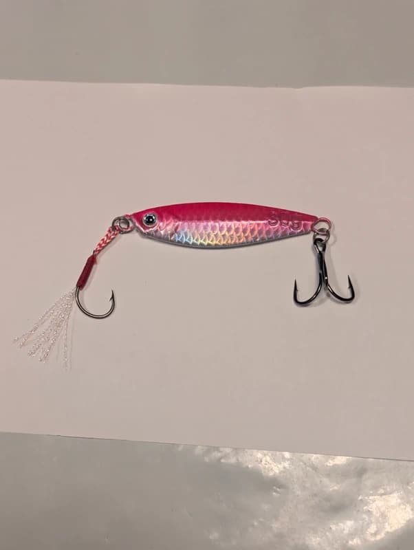 Leurre Jig mĂ©tallique 30 g 7 cm rose holographique â PĂȘche carnassiers